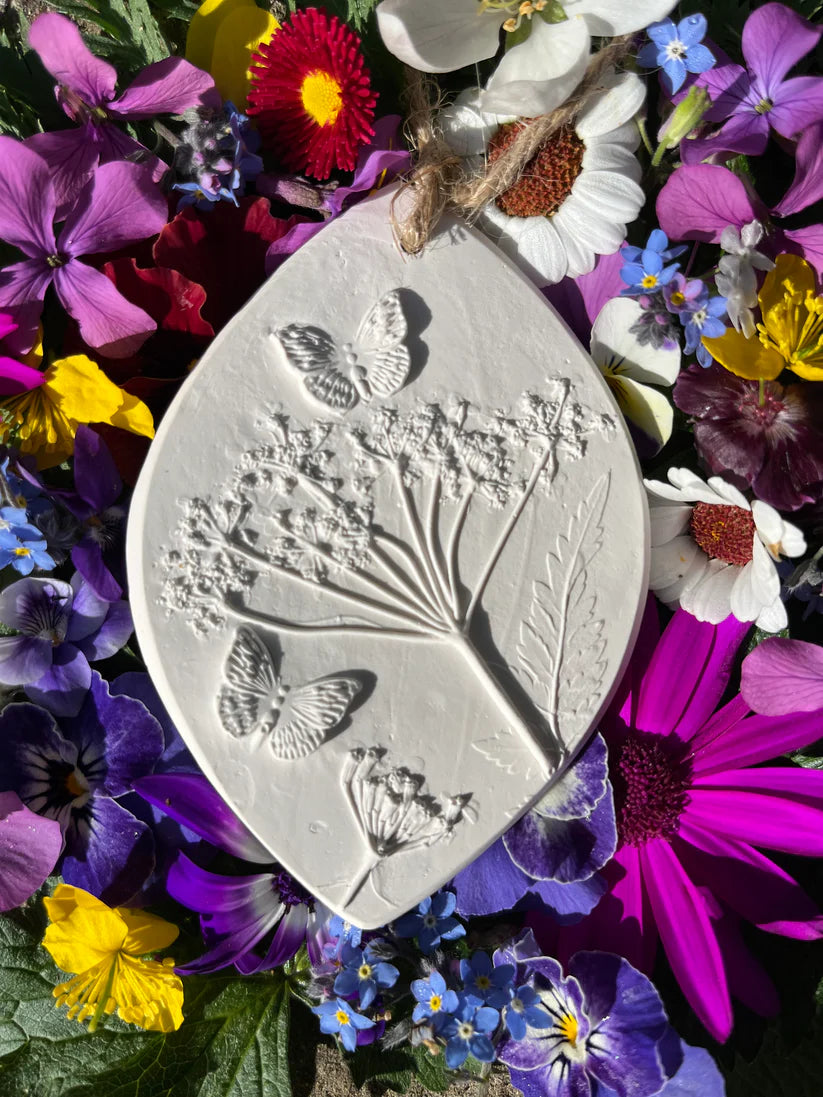 Butterfly & Cowparsley Botanical Cast Fragrance Diffuser in Lavender & Lemon (Large)