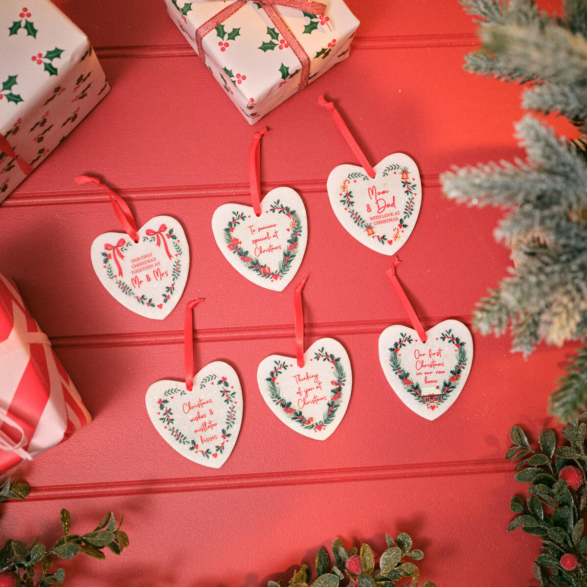Hollies & Berries Marble Heart Hanger
