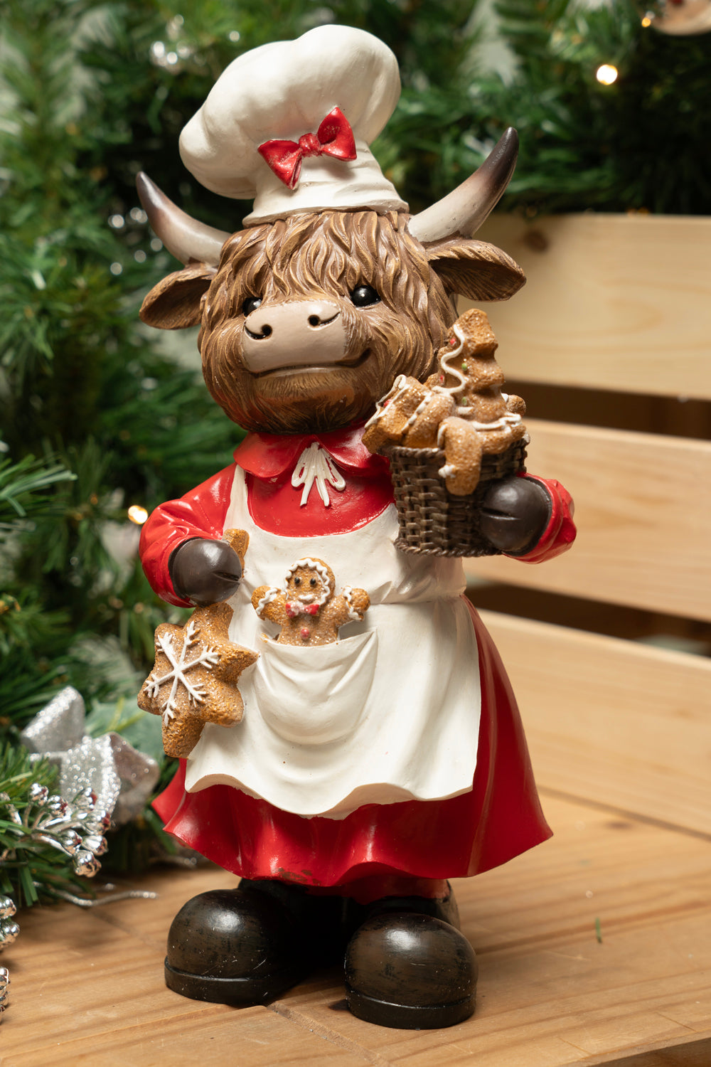 31cm Highland Cow Baker Ornament